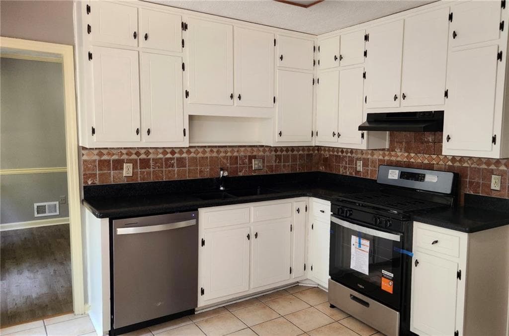 4 bedroom, 3 bathroom, 1,650 sq ft single family residence for rent at 1011 Forest Park Lane, Suwanee, GA 30024 for $2,250 a month — photo 6