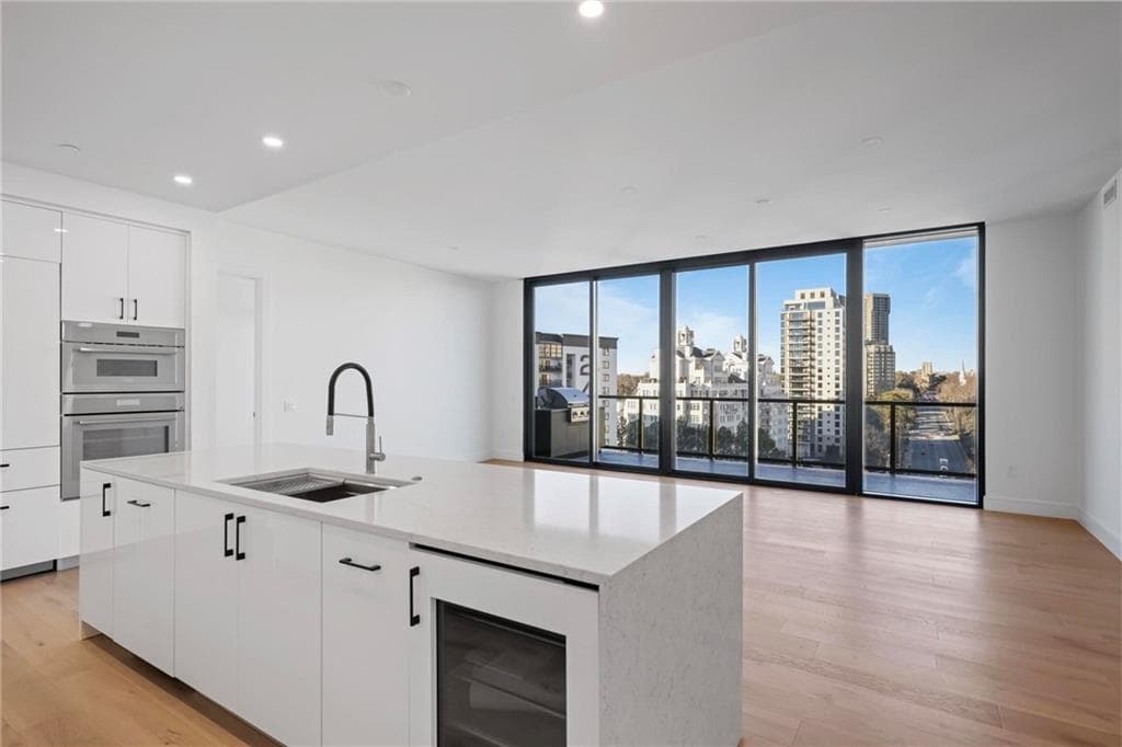 2 bedroom, 3 bathroom, 1,952 sq ft condominium for rent at 2425 Peachtree Road 1402, Atlanta, GA 30309 for $9,800 a month — photo 4