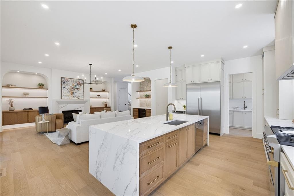 6 bedroom, 7 bathroom, 5,407 sq ft single family residence for sale at 1228 Kingsley Circle, Atlanta, GA 30324 — photo 6