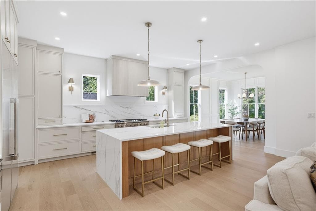 6 bedroom, 7 bathroom, 5,407 sq ft single family residence for sale at 1228 Kingsley Circle, Atlanta, GA 30324 — photo 5
