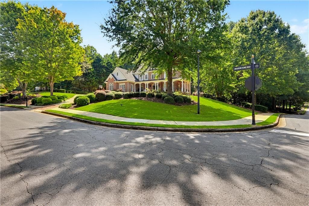 7 bedroom, 8 bathroom, 8,667 sq ft single family residence for sale at 15945 Meadow King Way, Milton, GA 30004 — photo 5
