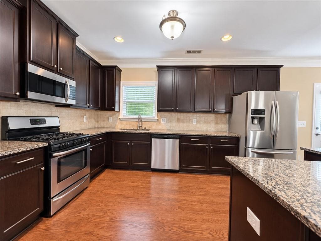 4 bedroom, 3 bathroom, 2,442 sq ft single family residence for rent at 4025 Hunters Walk Way, Cumming, GA 30028 for $2,650 a month — photo 3