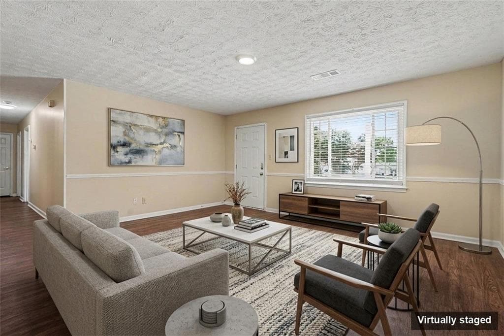 3 bedroom, 2 bathroom, 1,416 sq ft single family residence under contract at 2835 Shane Drive, Snellville, GA 30078 — photo 2