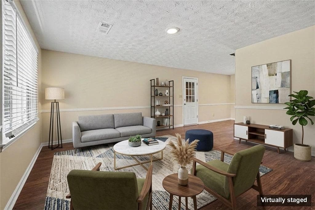 3 bedroom, 2 bathroom, 1,416 sq ft single family residence under contract at 2835 Shane Drive, Snellville, GA 30078 — photo 4