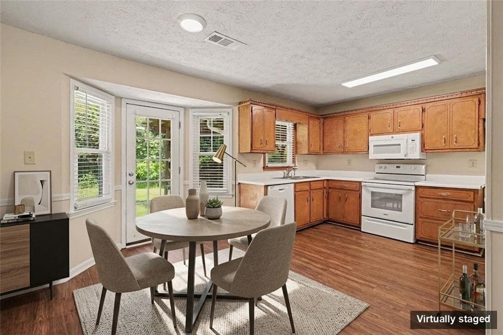 3 bedroom, 2 bathroom, 1,416 sq ft single family residence under contract at 2835 Shane Drive, Snellville, GA 30078 — photo 5