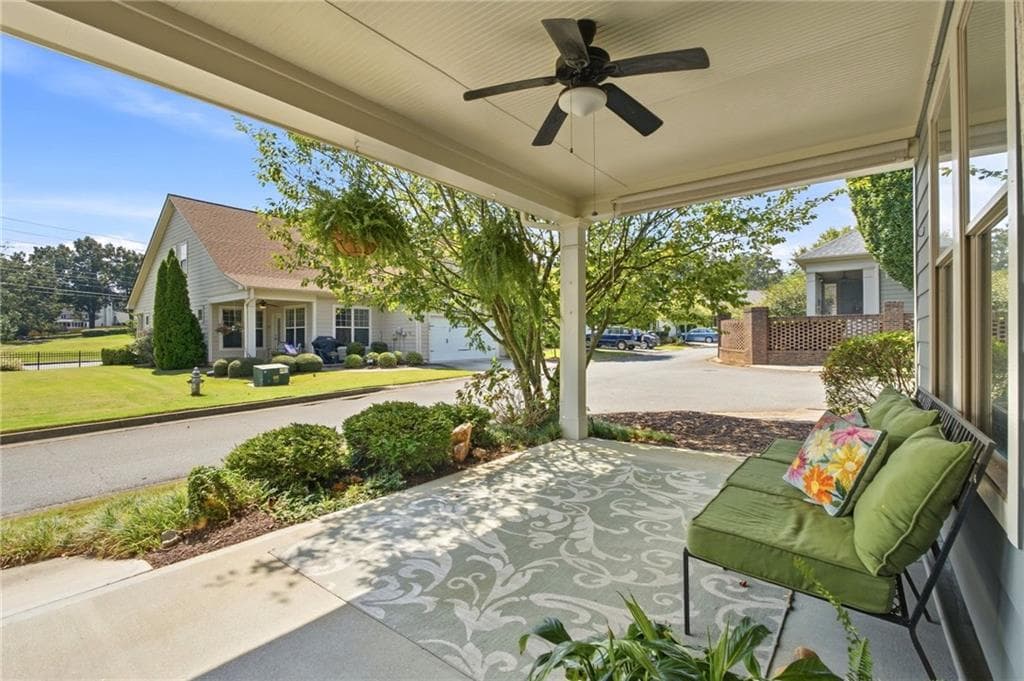3 bedroom, 3 bathroom, 2,100 sq ft single family residence for sale at 827 Rockford Commons Drive, Marietta, GA 30064 — photo 2
