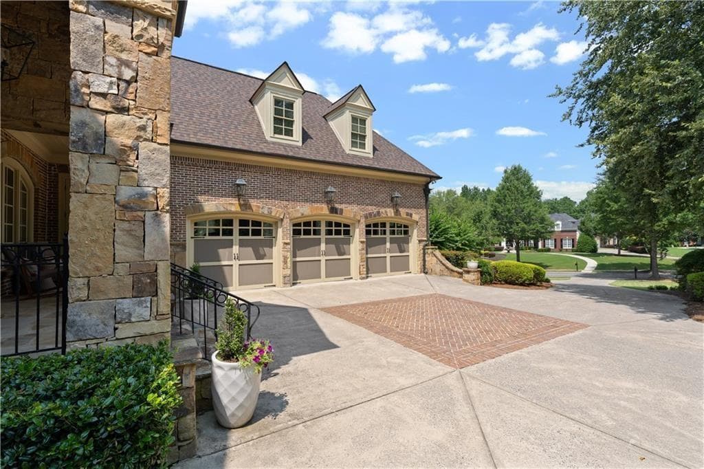 6 bedroom, 6 bathroom, 8,738 sq ft single family residence for rent at 6327 Howell Cobb Court, Acworth, GA 30101 for $7,900 a month — photo 4