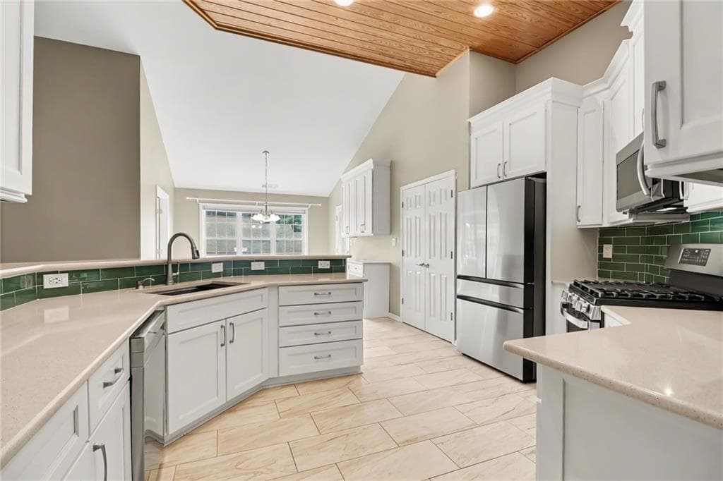 6 bedroom, 5 bathroom, 5,206 sq ft single family residence for sale at 2531 Apalachee Run Way, Dacula, GA 30019 — photo 3