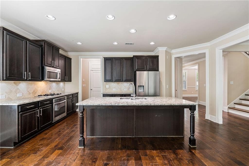 4 bedroom, 4 bathroom, 3,828 sq ft single family residence under contract at 7695 Highland Bluff, Sandy Springs, GA 30328 — photo 5
