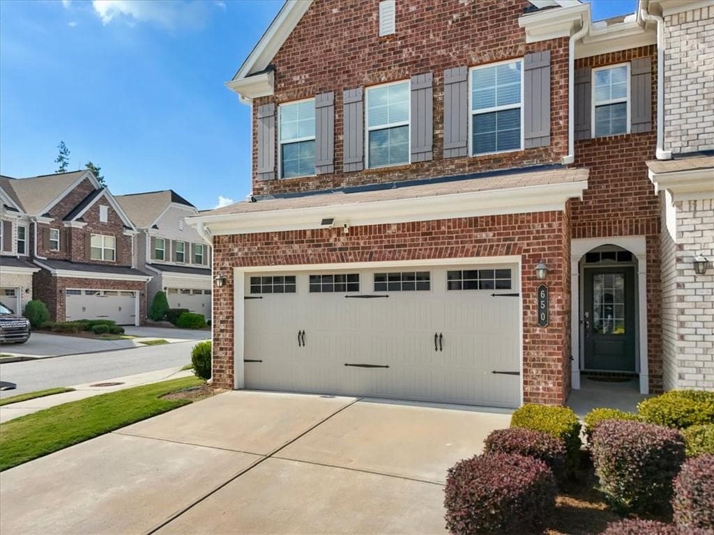 3 bedroom, 3 bathroom, 2,065 sq ft townhouse for sale at 650 Mason Grove Parkway, Lawrenceville, GA 30043 — photo 2