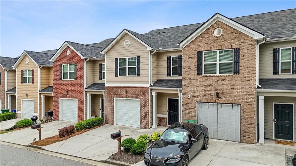 3 bedroom, 3 bathroom, 1,728 sq ft townhouse for sale at 6907 Rogers Point, Lithonia, GA 30058 — photo 4