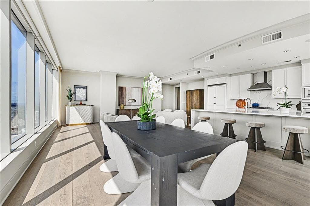 2 bedroom, 3 bathroom, 2,214 sq ft condominium for sale at 3630 Peachtree Road 2604, Atlanta, GA 30326 — photo 5