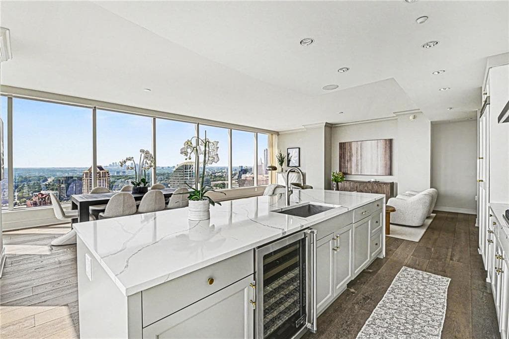 2 bedroom, 3 bathroom, 2,214 sq ft condominium for sale at 3630 Peachtree Road 2604, Atlanta, GA 30326 — photo 7