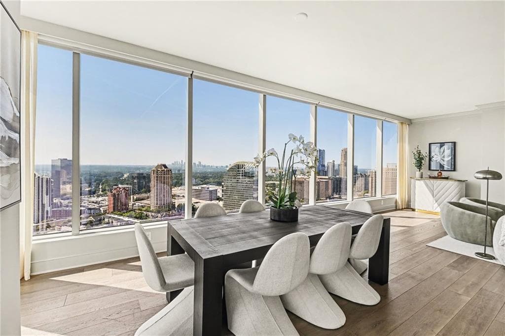 2 bedroom, 3 bathroom, 2,214 sq ft condominium for sale at 3630 Peachtree Road 2604, Atlanta, GA 30326 — photo 8