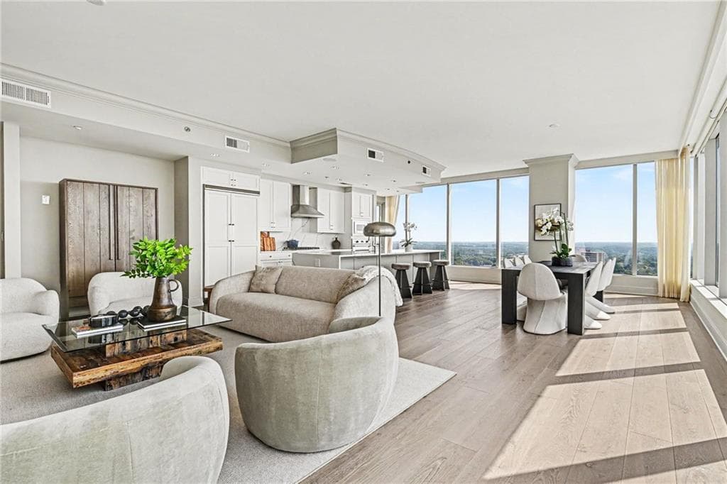 2 bedroom, 3 bathroom, 2,214 sq ft condominium for sale at 3630 Peachtree Road 2604, Atlanta, GA 30326 — photo 10