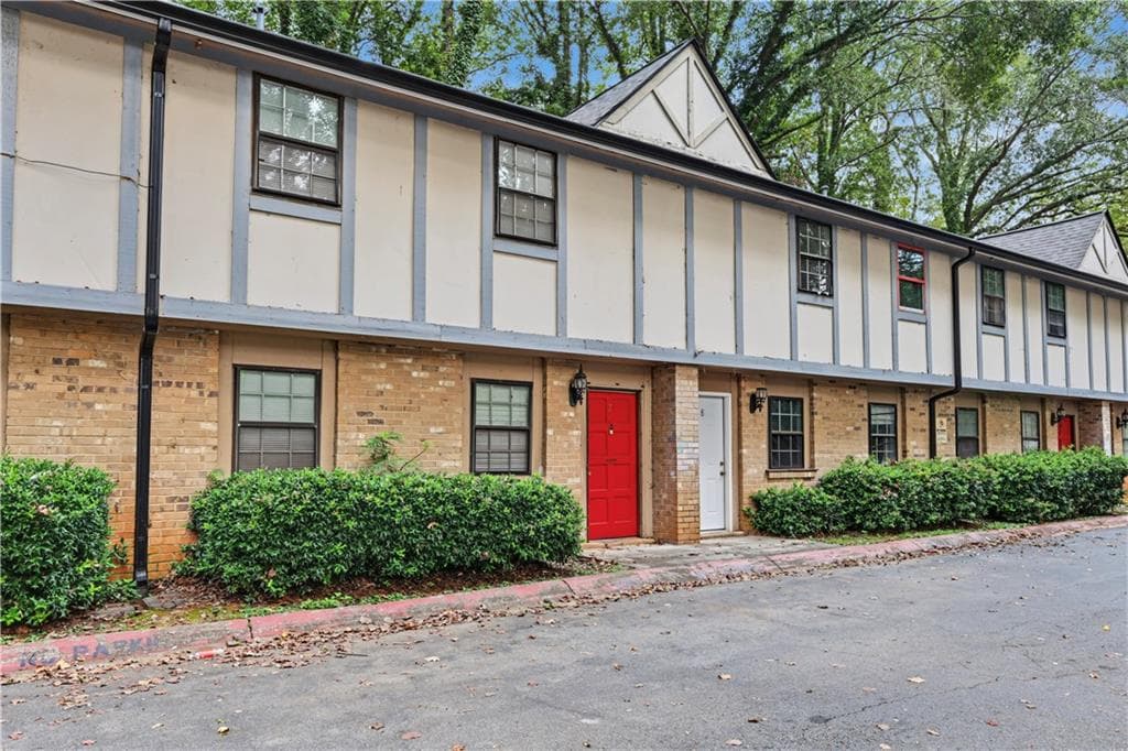 3 bedroom, 3 bathroom, 1,380 sq ft condominium for sale at 1150 Rankin Street 7F, Stone Mountain, GA 30083