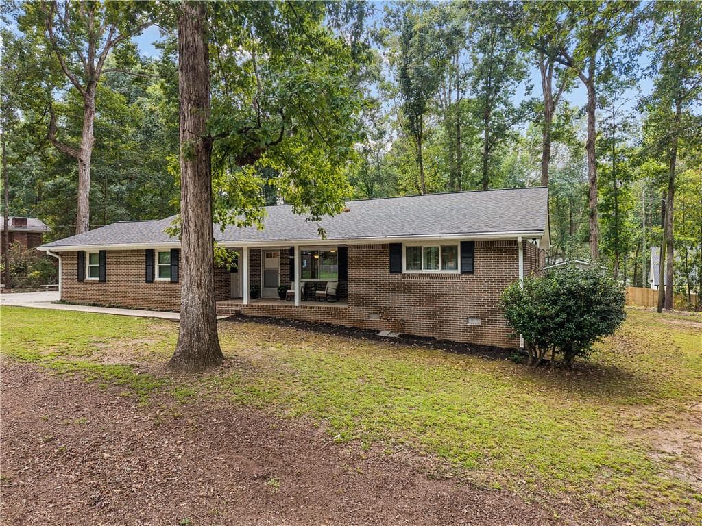 2 bedroom, 2 bathroom, 1,610 sq ft single family residence for sale at 3696 Rainbow Circle, Snellville, GA 30039 — photo 2
