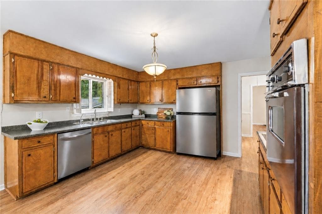 2 bedroom, 2 bathroom, 1,610 sq ft single family residence for sale at 3696 Rainbow Circle, Snellville, GA 30039 — photo 9