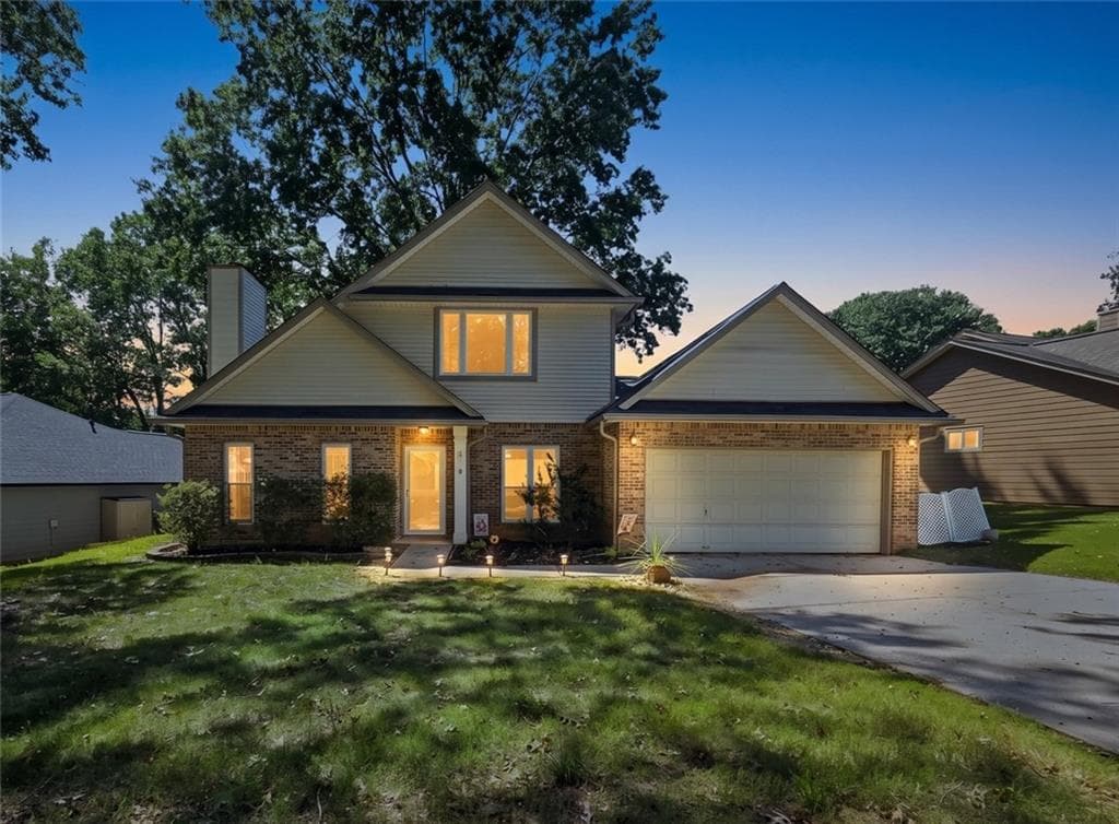 4 bedroom, 3 bathroom, 1,745 sq ft single family residence for sale at 10845 Willow Meadow Circle, Alpharetta, GA 30022 — photo 2