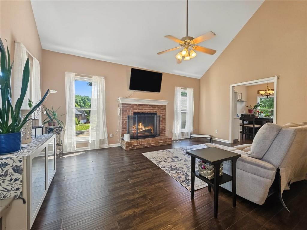 4 bedroom, 3 bathroom, 1,745 sq ft single family residence for sale at 10845 Willow Meadow Circle, Alpharetta, GA 30022 — photo 4