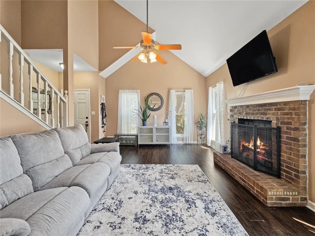 4 bedroom, 3 bathroom, 1,745 sq ft single family residence for sale at 10845 Willow Meadow Circle, Alpharetta, GA 30022 — photo 5