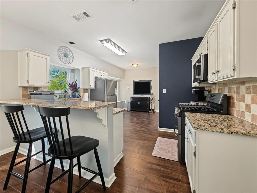 4 bedroom, 3 bathroom, 1,745 sq ft single family residence for sale at 10845 Willow Meadow Circle, Alpharetta, GA 30022 — photo 10