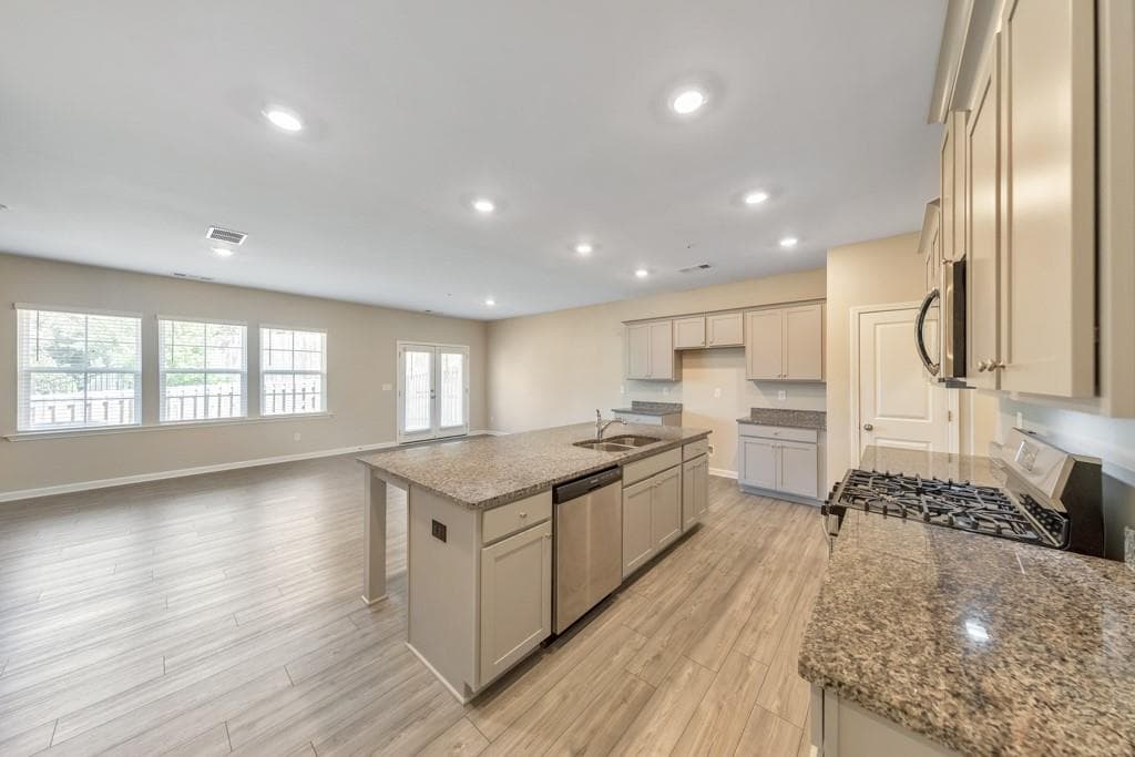 3 bedroom, 3 bathroom, 1,901 sq ft townhouse for sale at 1005 Cherryfield Run, Marietta, GA 30008 — photo 2