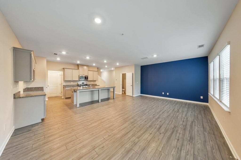 3 bedroom, 3 bathroom, 1,901 sq ft townhouse for sale at 1005 Cherryfield Run, Marietta, GA 30008 — photo 3