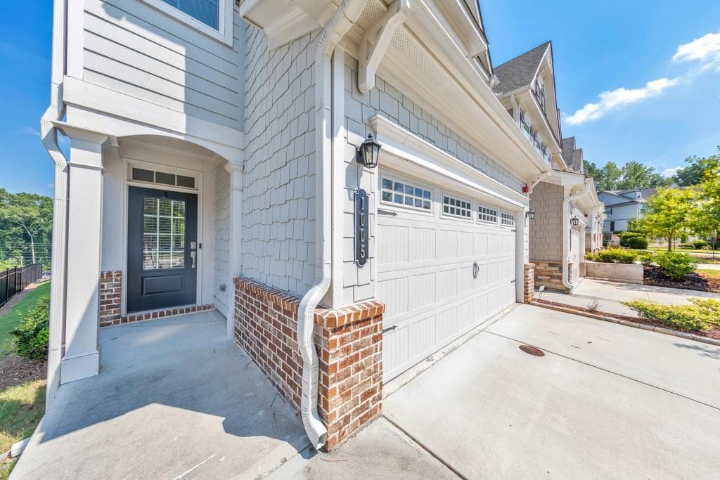 3 bedroom, 3 bathroom, 1,901 sq ft townhouse for sale at 1005 Cherryfield Run, Marietta, GA 30008 — photo 6