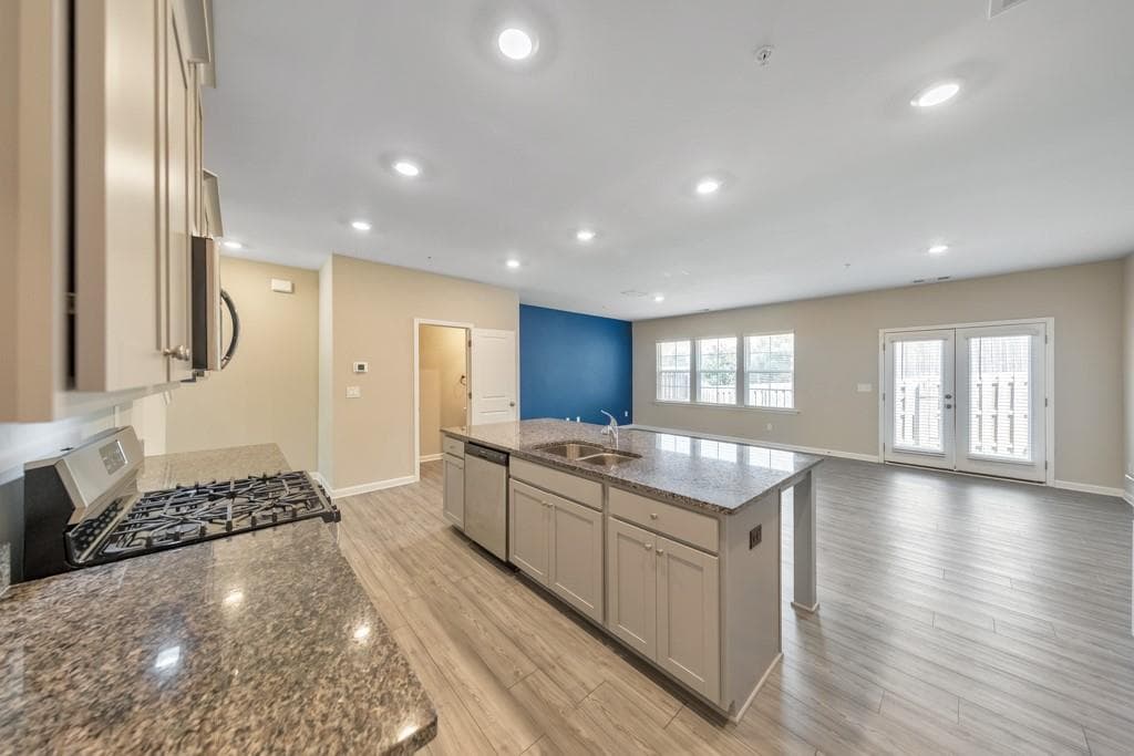 3 bedroom, 3 bathroom, 1,901 sq ft townhouse for sale at 1005 Cherryfield Run, Marietta, GA 30008 — photo 9