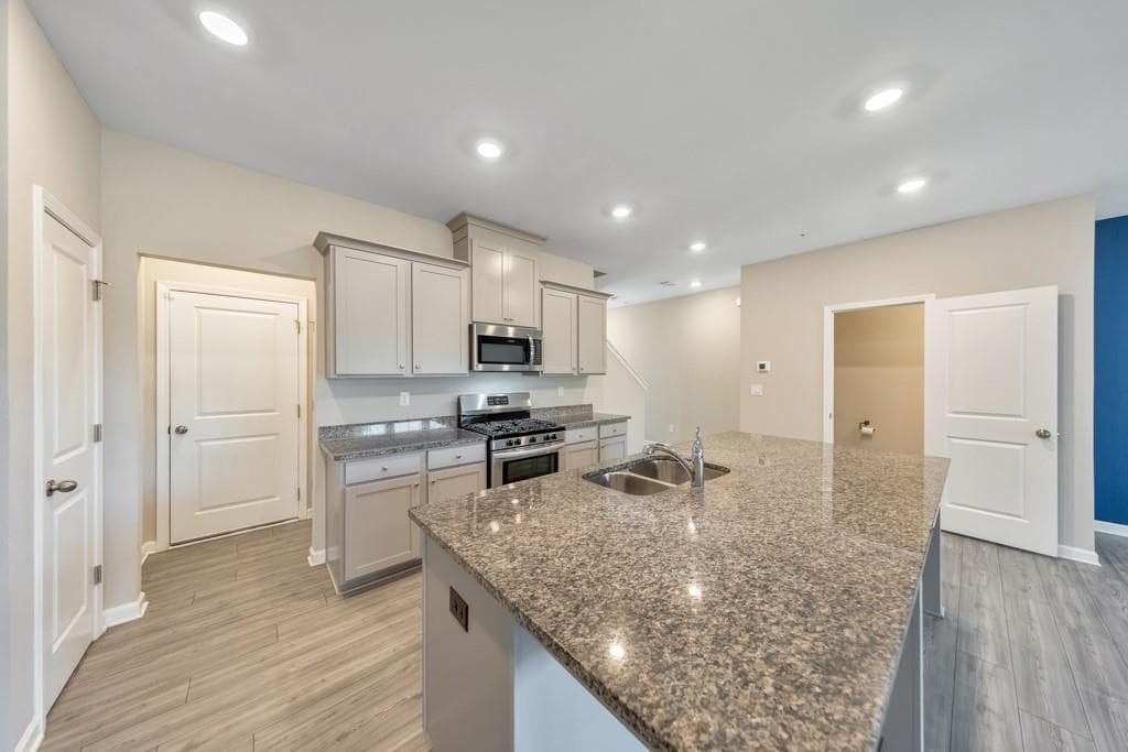 3 bedroom, 3 bathroom, 1,901 sq ft townhouse for sale at 1005 Cherryfield Run, Marietta, GA 30008 — photo 10