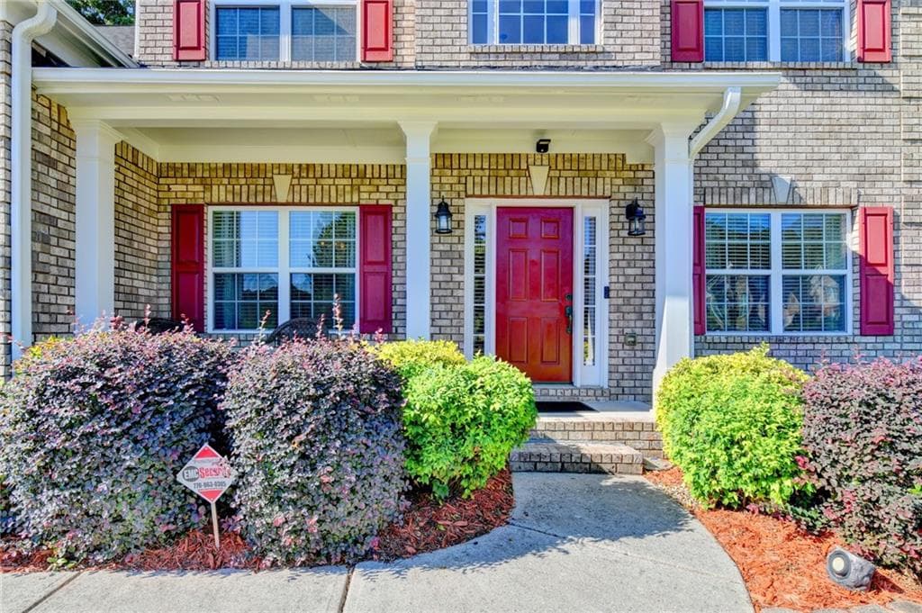 4 bedroom, 3 bathroom, 2,718 sq ft single family residence for sale at 830 Wisteria View Court, Dacula, GA 30019 — photo 2
