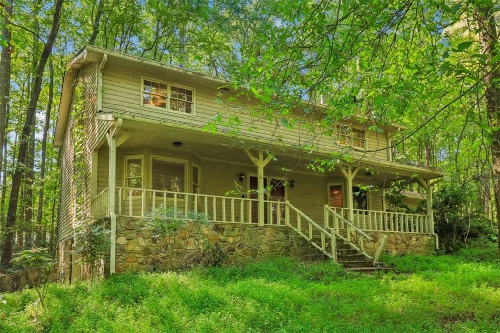 3 bedroom, 3 bathroom, 2,800 sq ft single family residence under contract at 175 Canterbury Lane, Fayetteville, GA 30215