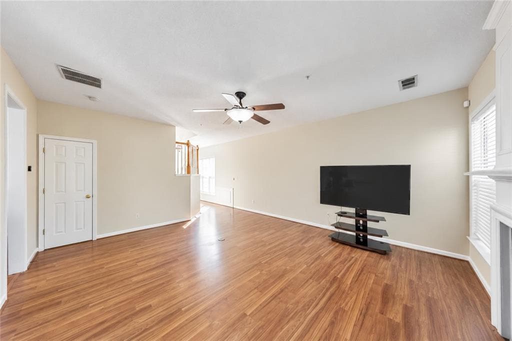 3 bedroom, 3 bathroom, 1,788 sq ft townhouse for sale at 244 Regent Square, Woodstock, GA 30188 — photo 7