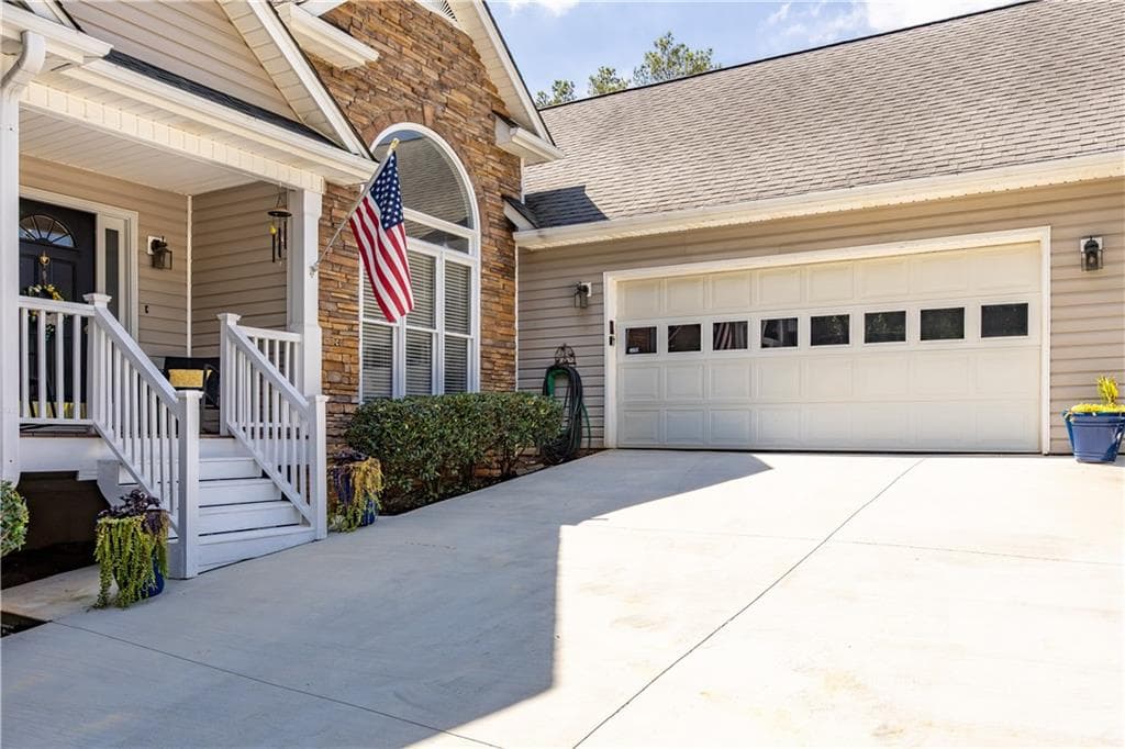3 bedroom, 2 bathroom, 1,673 sq ft single family residence for sale at 462 Whitby Drive, Douglasville, GA 30134 — photo 2