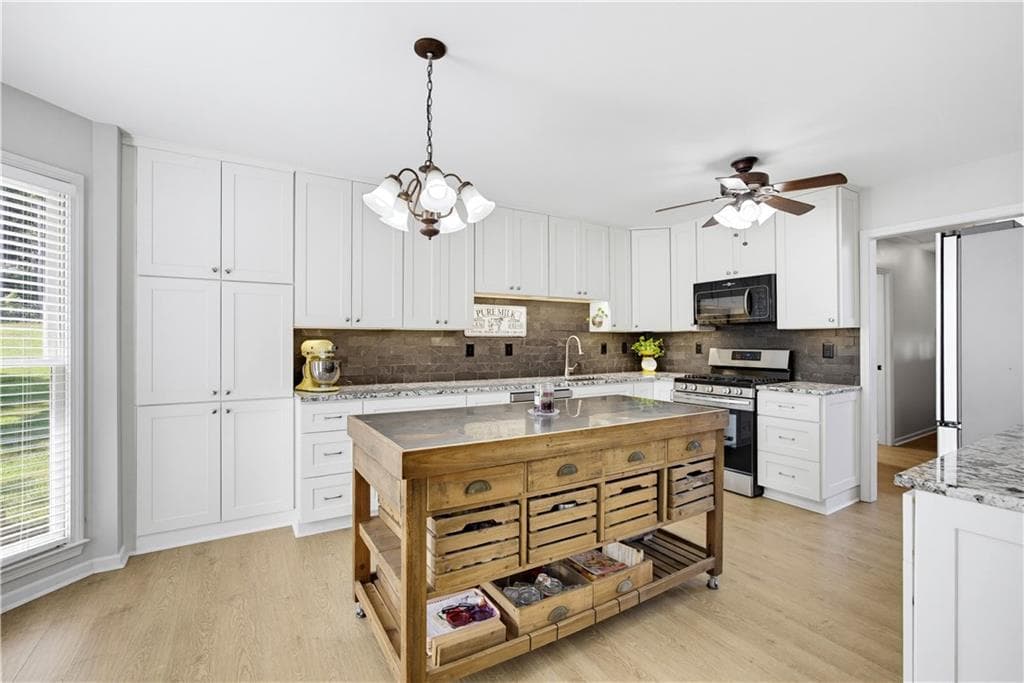 3 bedroom, 2 bathroom, 1,673 sq ft single family residence for sale at 462 Whitby Drive, Douglasville, GA 30134 — photo 5