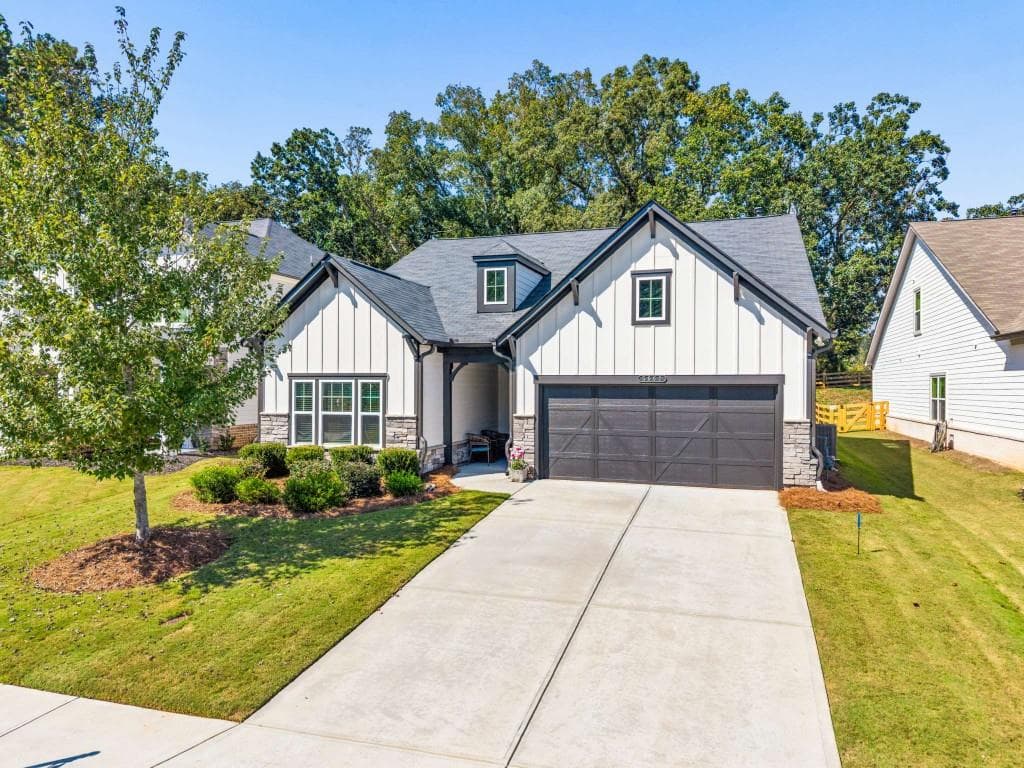 3 bedroom, 3 bathroom, 2,352 sq ft single family residence for sale at 5660 Bergeson Way, Cumming, GA 30028 — photo 5