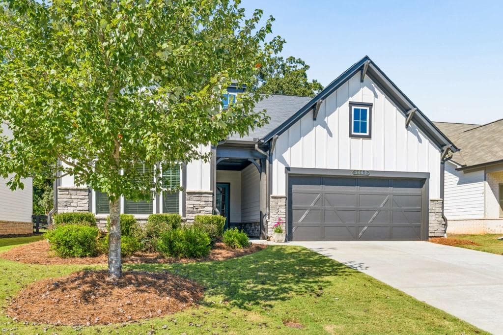 3 bedroom, 3 bathroom, 2,352 sq ft single family residence for sale at 5660 Bergeson Way, Cumming, GA 30028 — photo 6