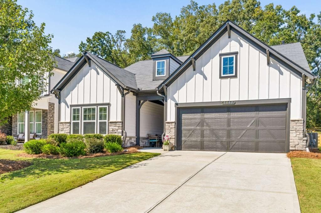 3 bedroom, 3 bathroom, 2,352 sq ft single family residence for sale at 5660 Bergeson Way, Cumming, GA 30028 — photo 7
