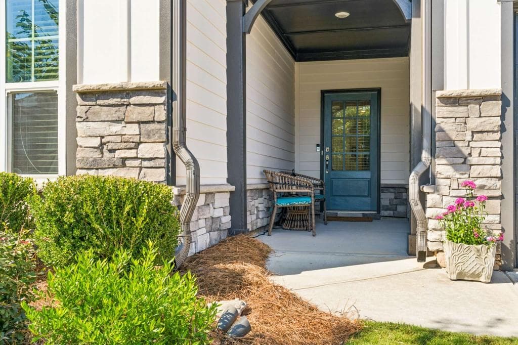 3 bedroom, 3 bathroom, 2,352 sq ft single family residence for sale at 5660 Bergeson Way, Cumming, GA 30028 — photo 8
