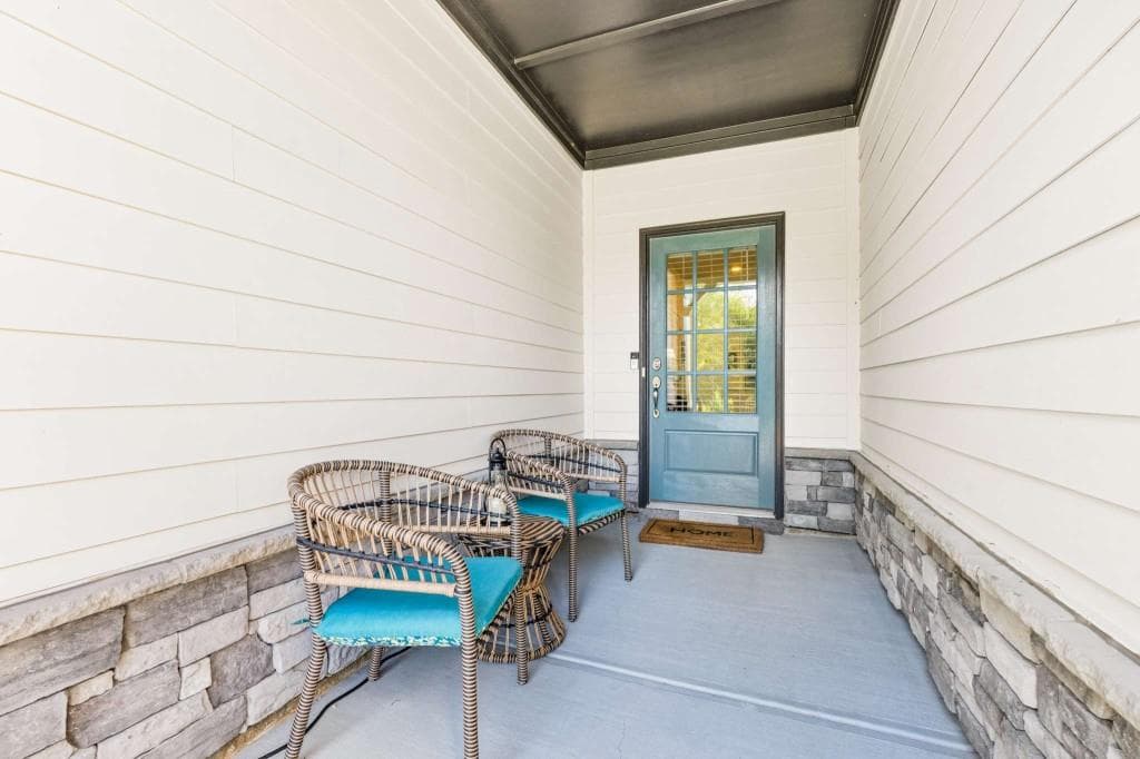 3 bedroom, 3 bathroom, 2,352 sq ft single family residence for sale at 5660 Bergeson Way, Cumming, GA 30028 — photo 9