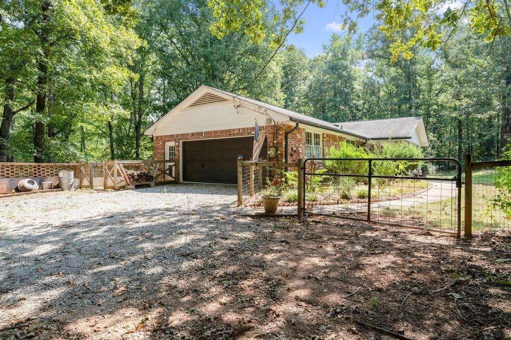 4 bedroom, 3 bathroom, 1,885 sq ft single family residence for sale at 783 Lester Mill Road, Locust Grove, GA 30248 — photo 2