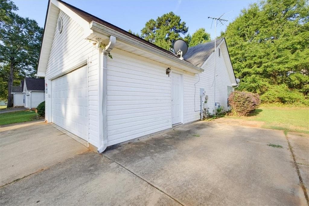 3 bedroom, 2 bathroom, 1,340 sq ft single family residence for sale at 4037 Monarch Dr, Mcdonough, GA 30253 — photo 4