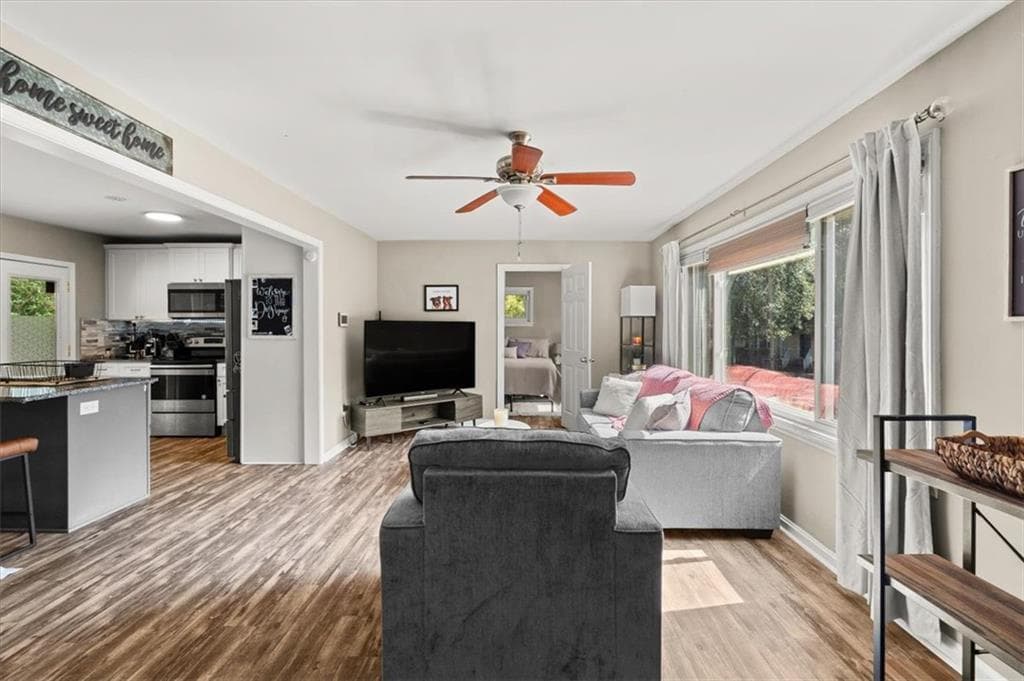 3 bedroom, 1 bathroom, 1,546 sq ft single family residence for sale at 1563 Cloverdale Drive, Marietta, GA 30067 — photo 6