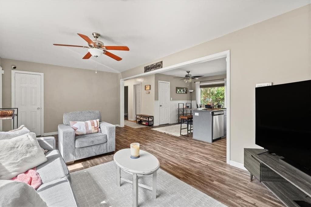 3 bedroom, 1 bathroom, 1,546 sq ft single family residence for sale at 1563 Cloverdale Drive, Marietta, GA 30067 — photo 8