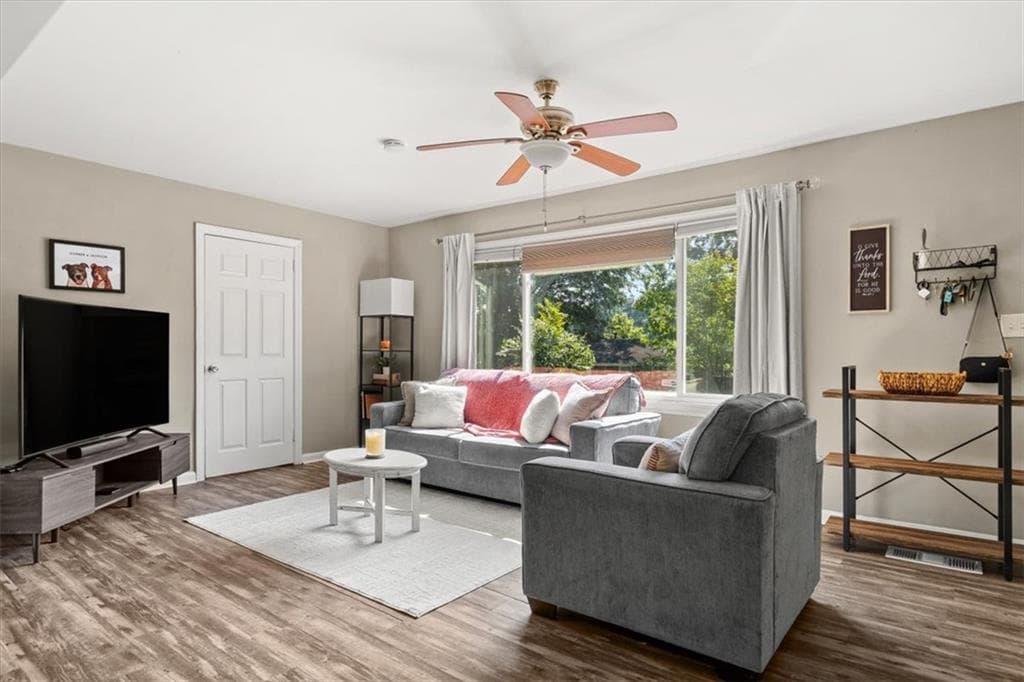 3 bedroom, 1 bathroom, 1,546 sq ft single family residence for sale at 1563 Cloverdale Drive, Marietta, GA 30067 — photo 9