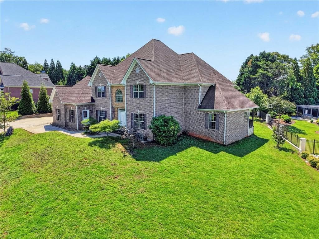 6 bedroom, 5 bathroom, 5,340 sq ft single family residence for sale at 2204 Sidney Drive, Gainesville, GA 30506 — photo 2