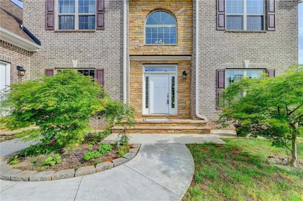 6 bedroom, 5 bathroom, 5,340 sq ft single family residence for sale at 2204 Sidney Drive, Gainesville, GA 30506 — photo 3