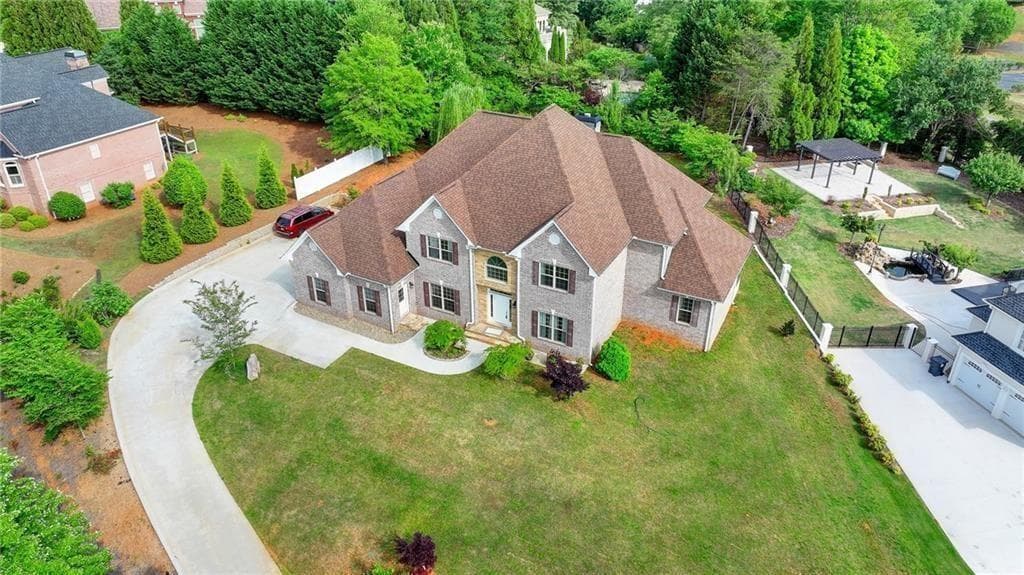 6 bedroom, 5 bathroom, 5,340 sq ft single family residence for sale at 2204 Sidney Drive, Gainesville, GA 30506 — photo 4