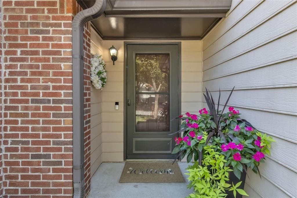 3 bedroom, 3 bathroom, 1,779 sq ft single family residence for sale at 8910 S Somerset Lane, Alpharetta, GA 30004 — photo 6